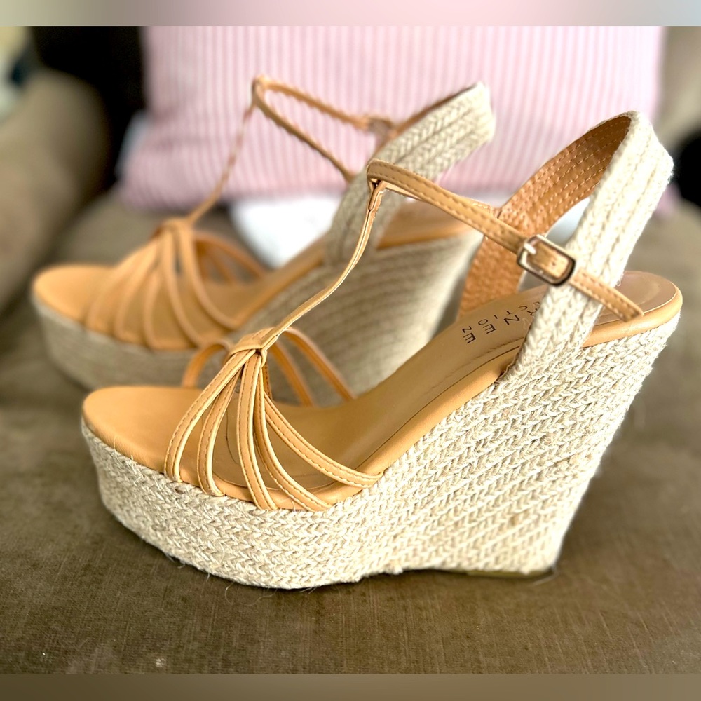 Journee Collection Women’s Tru Comfort Foam Yara Samdals, Size 8 1/2